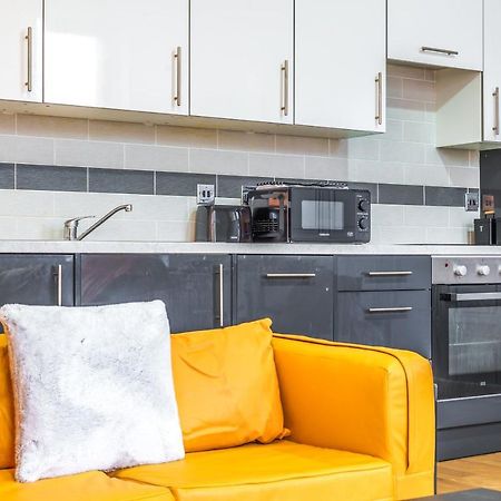 Spacious City Centre Apartment - Sleeps 8 Ливърпул Екстериор снимка