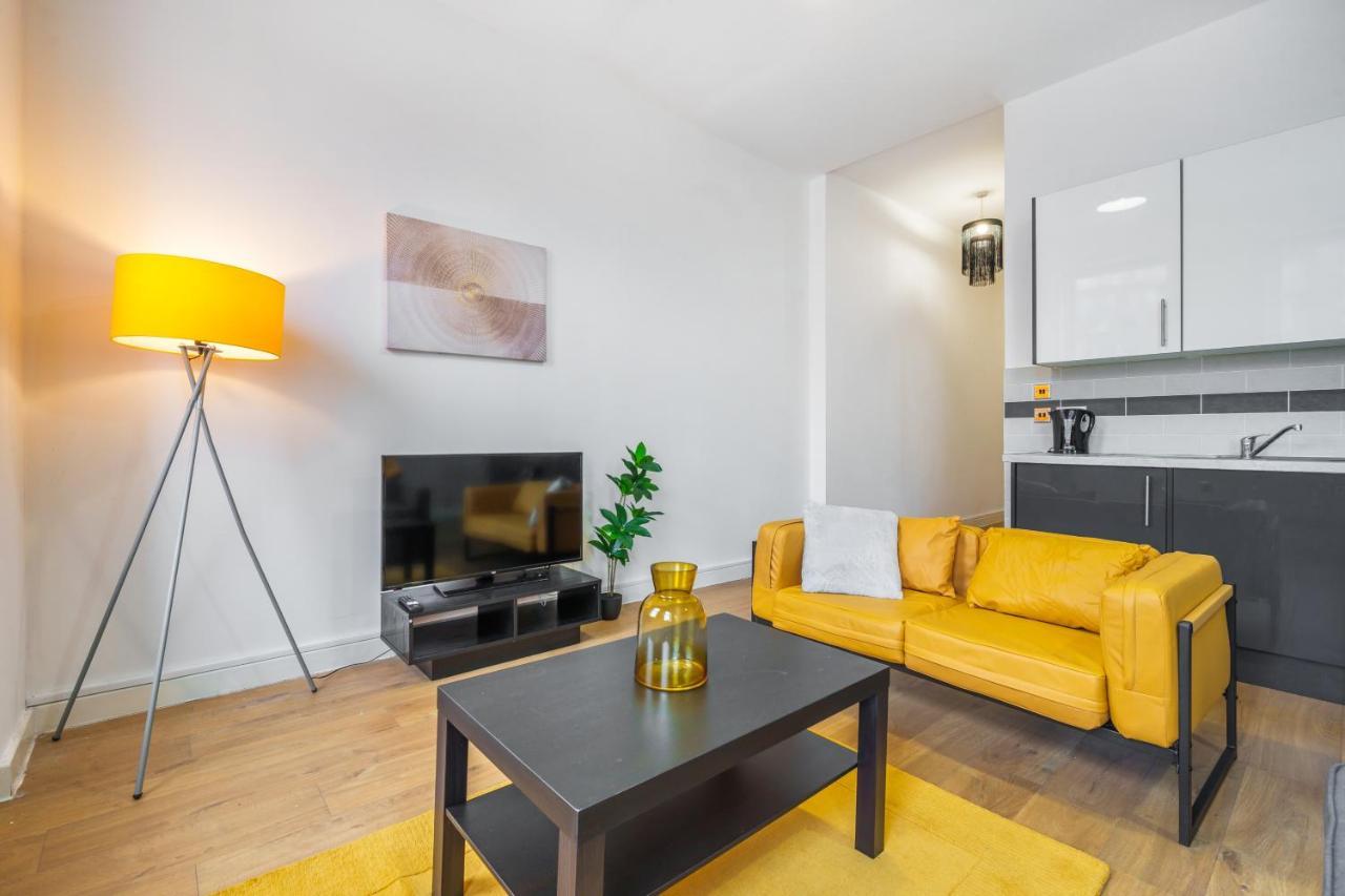 Spacious City Centre Apartment - Sleeps 8 Ливърпул Екстериор снимка