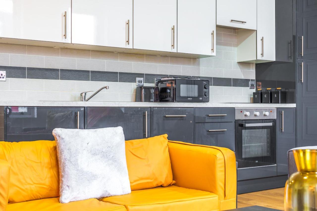 Spacious City Centre Apartment - Sleeps 8 Ливърпул Екстериор снимка