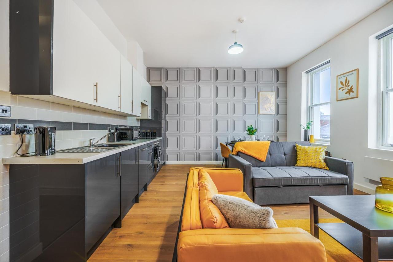Spacious City Centre Apartment - Sleeps 8 Ливърпул Екстериор снимка