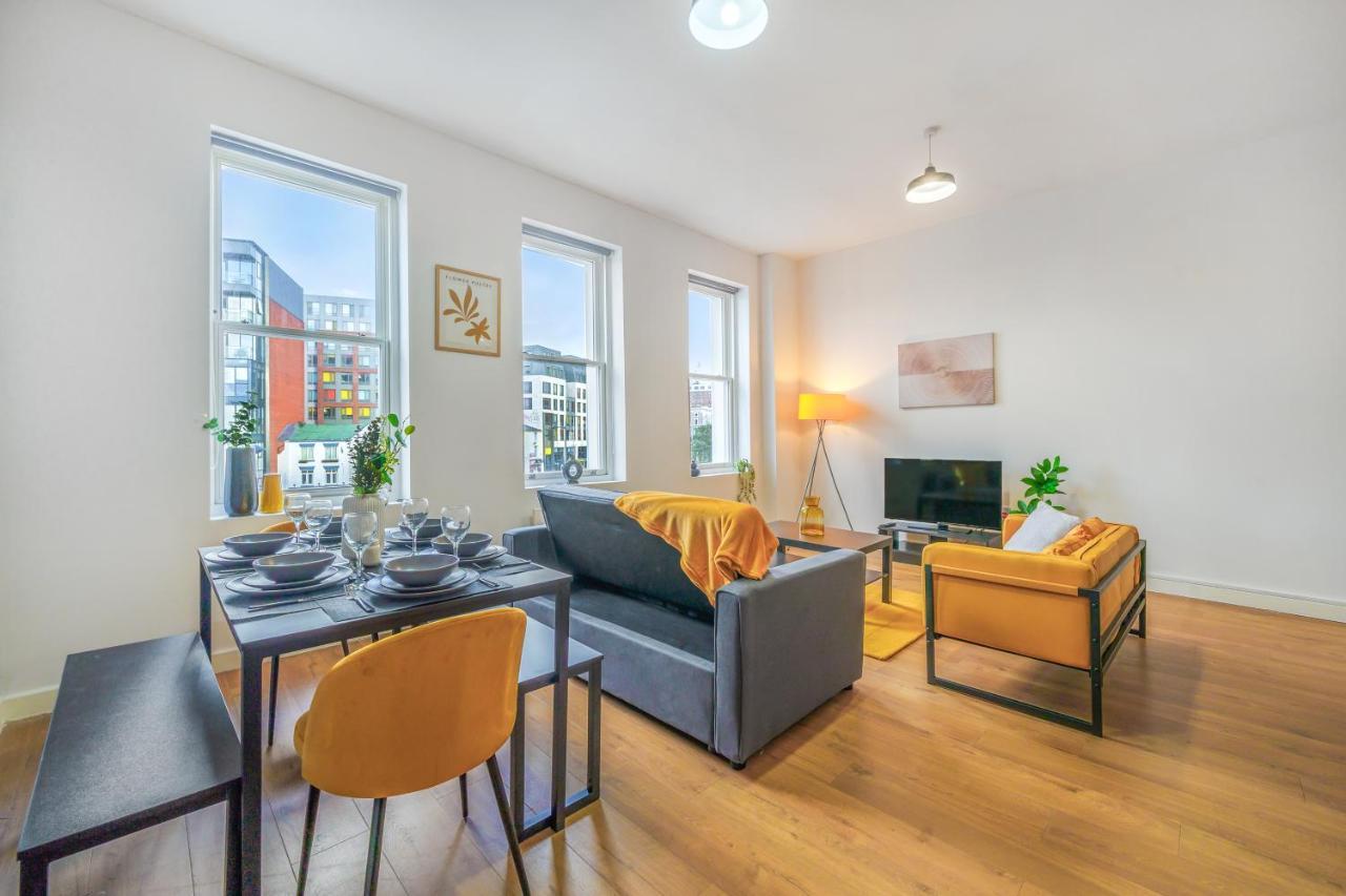 Spacious City Centre Apartment - Sleeps 8 Ливърпул Екстериор снимка
