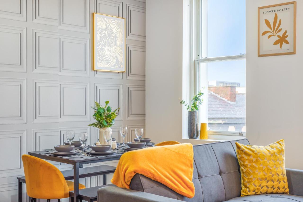 Spacious City Centre Apartment - Sleeps 8 Ливърпул Екстериор снимка