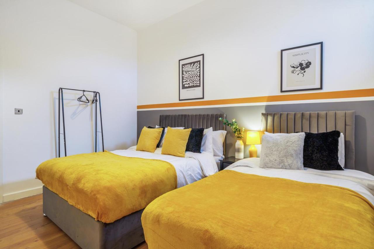 Spacious City Centre Apartment - Sleeps 8 Ливърпул Екстериор снимка
