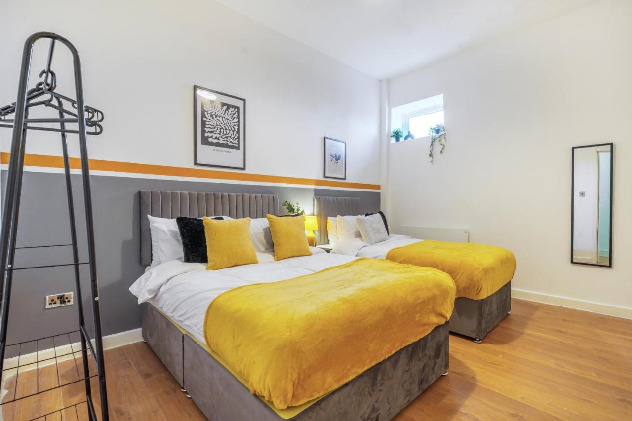 Spacious City Centre Apartment - Sleeps 8 Ливърпул Екстериор снимка