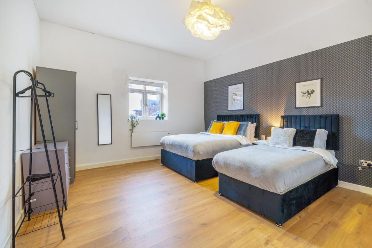 Spacious City Centre Apartment - Sleeps 8 Ливърпул Екстериор снимка