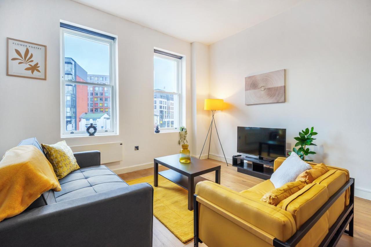 Spacious City Centre Apartment - Sleeps 8 Ливърпул Екстериор снимка